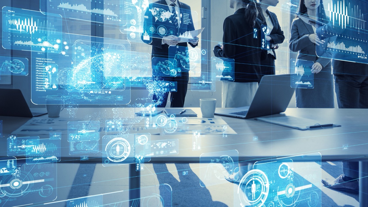 Xiroko Simulation Platform — team analyzing holographic data